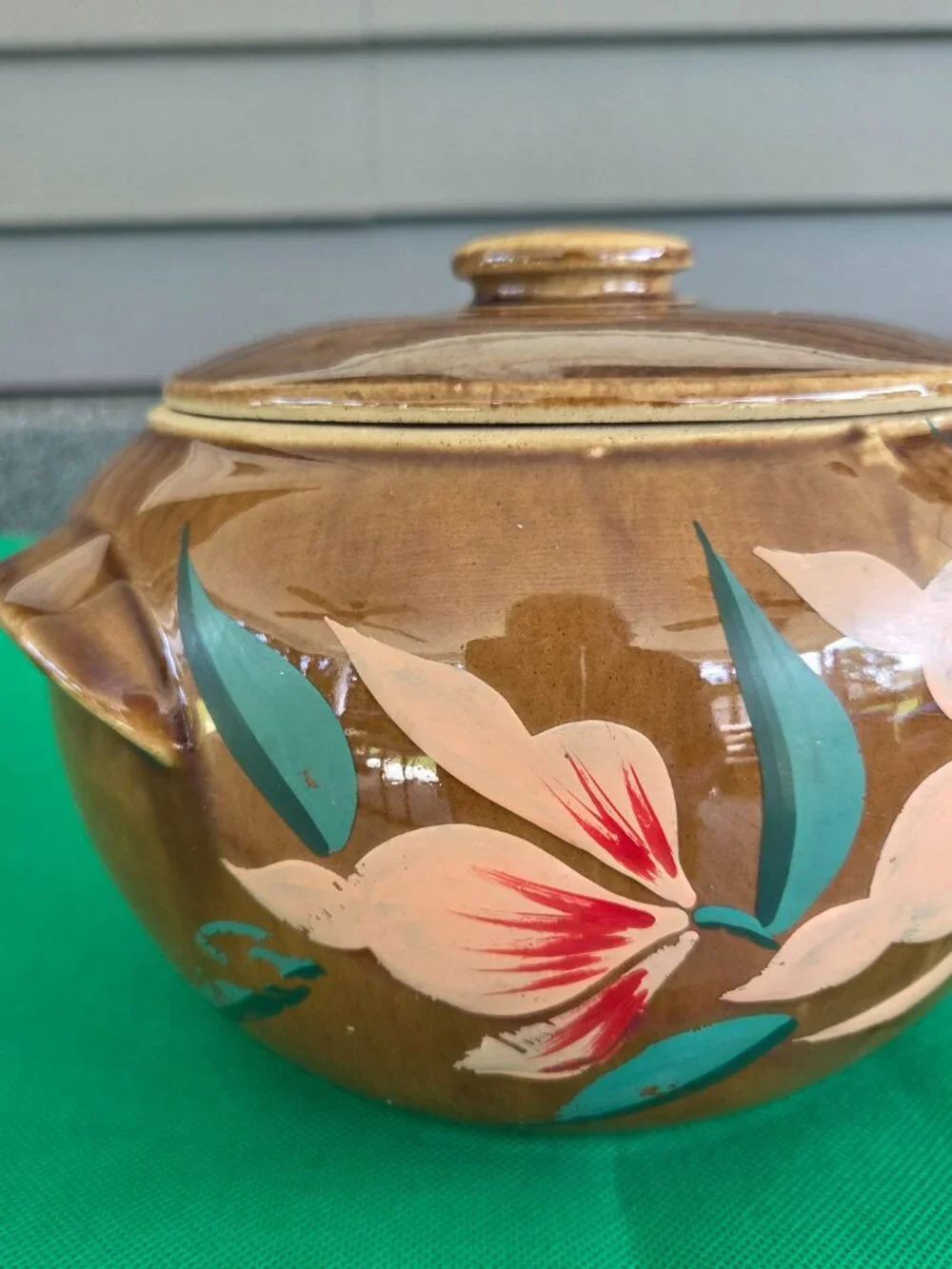USA Pottery Brown Bean Pot with Lid Hand Painted 6 Inches Tall No Chips/Cracks